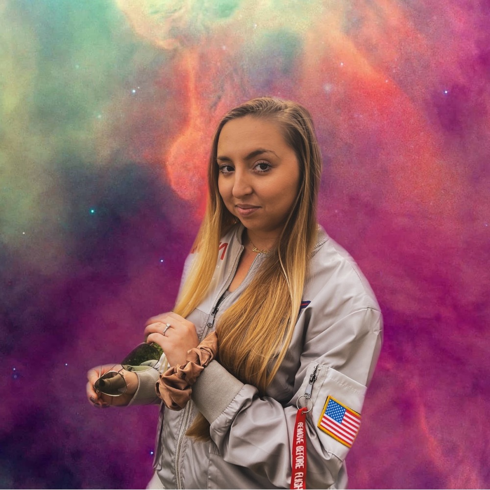 𝐌𝐞𝐞𝐭 𝐂𝐡𝐫𝐢𝐬𝐬𝐲💜🩷🧡💛🪐 - Picture 3 of 6